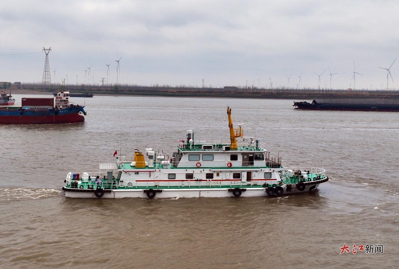 全国最大、国内首艘40米级混合动力钢质引航船“甬港引02号”