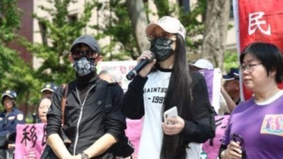 限期离境最后一天，陆配亚亚开记者会，驳斥绿媒“洗人口”指控