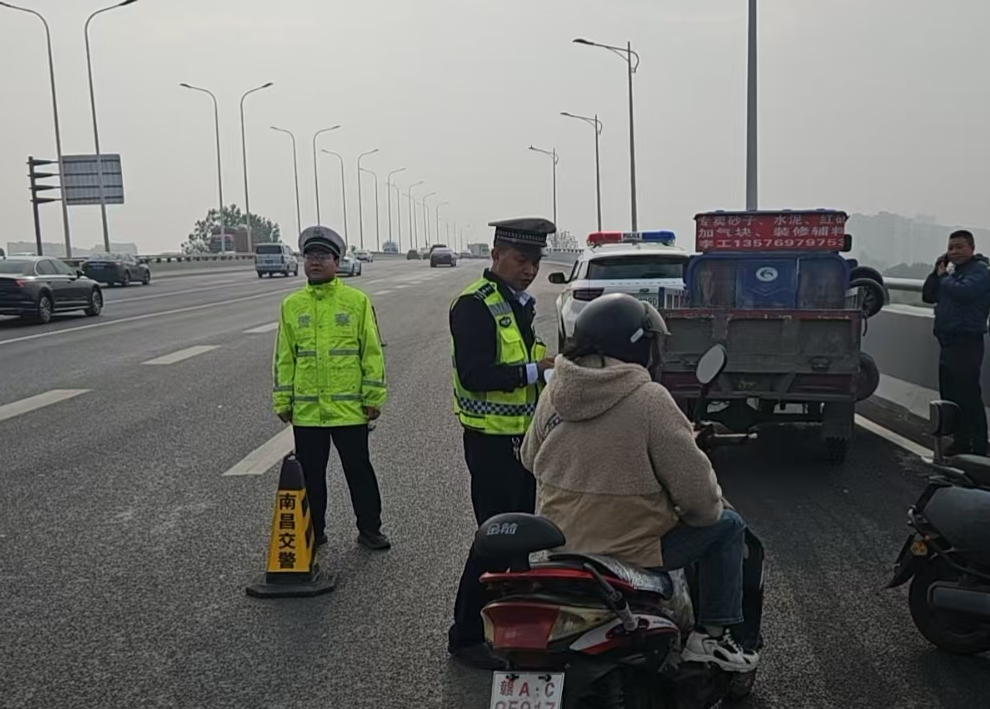 电动自行车、三轮车驶入高架桥梁、快速路?南昌交警严查严处