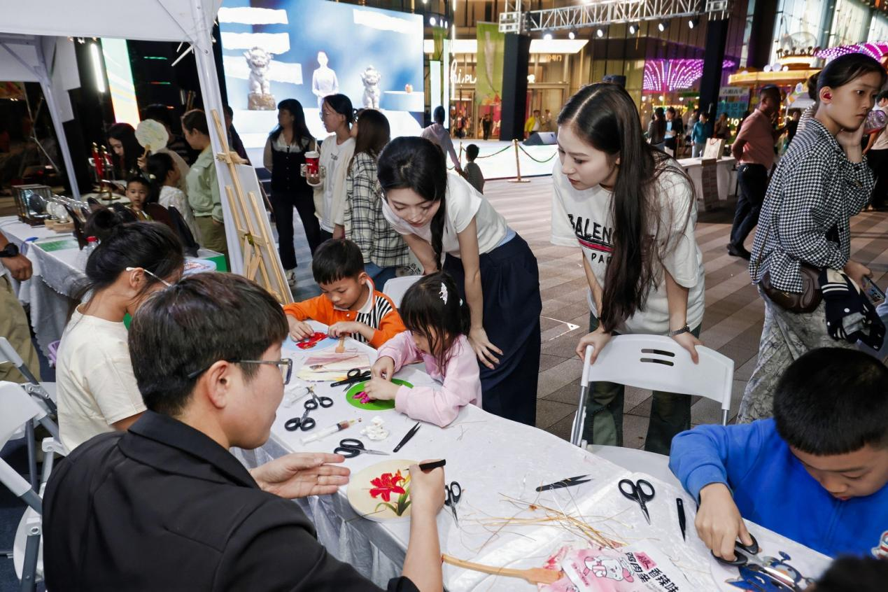 三亚青年发展型城市建设亮点频现|花YOUNG青年文化艺术季在吉阳区举办