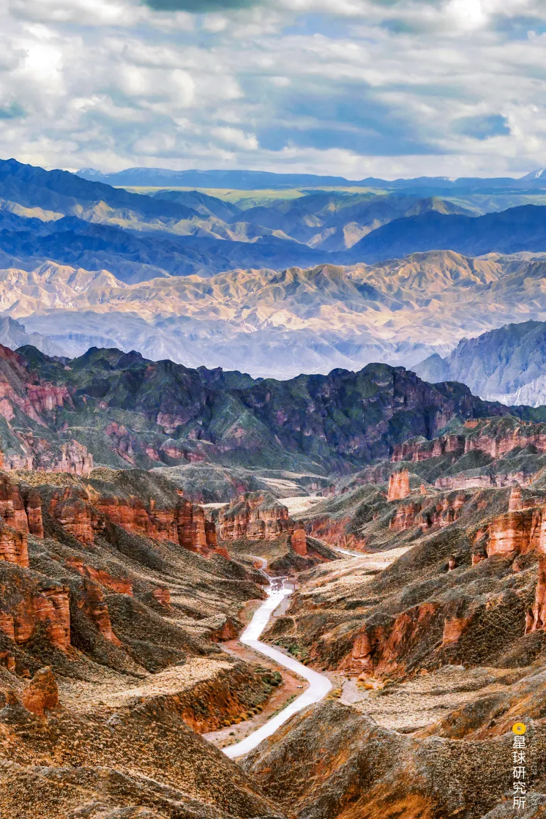 ▲张掖世界地质公园中的冰沟丹霞 摄影师@朱金华 图源:星球研究所