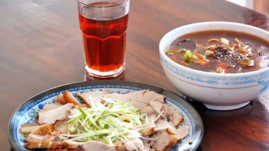 在民勤种树的志愿者们 别错过武威独特的风味