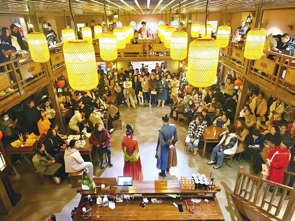 全国首个融合汉文化、陇原文化、丝路文化主题的沉浸式演艺街区——“风起大汉”在兰州拉开帷幕