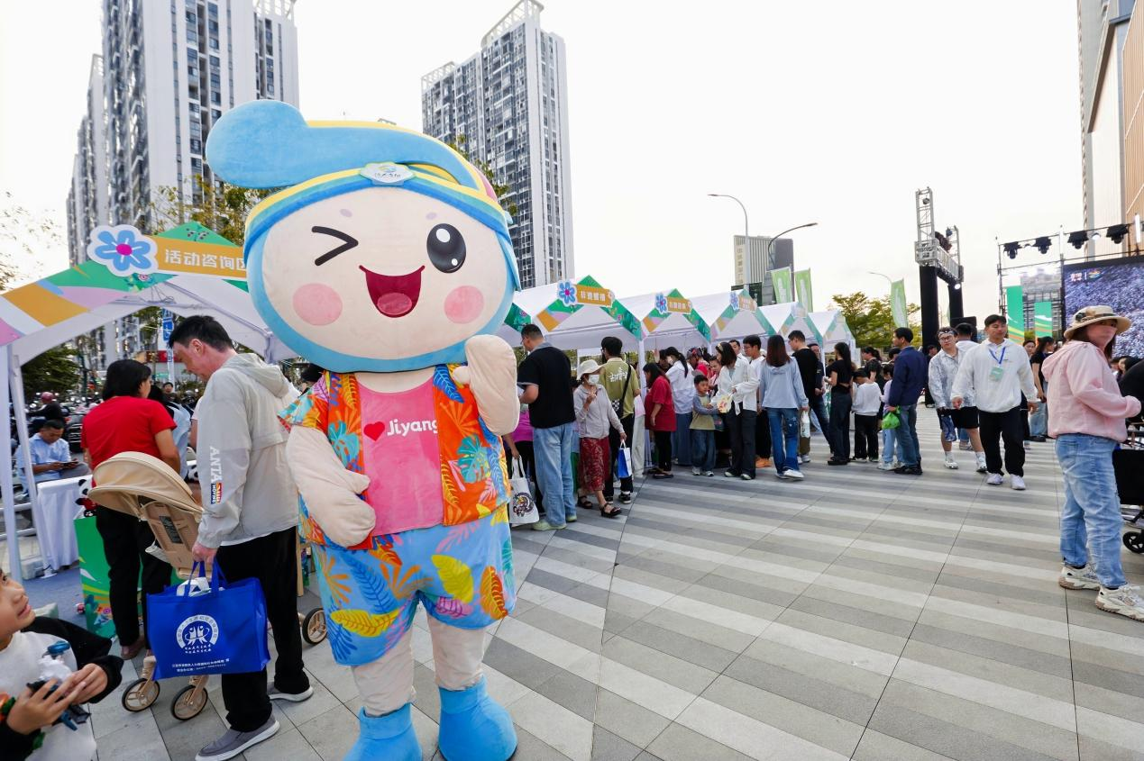 三亚青年发展型城市建设亮点频现|花YOUNG青年文化艺术季在吉阳区举办