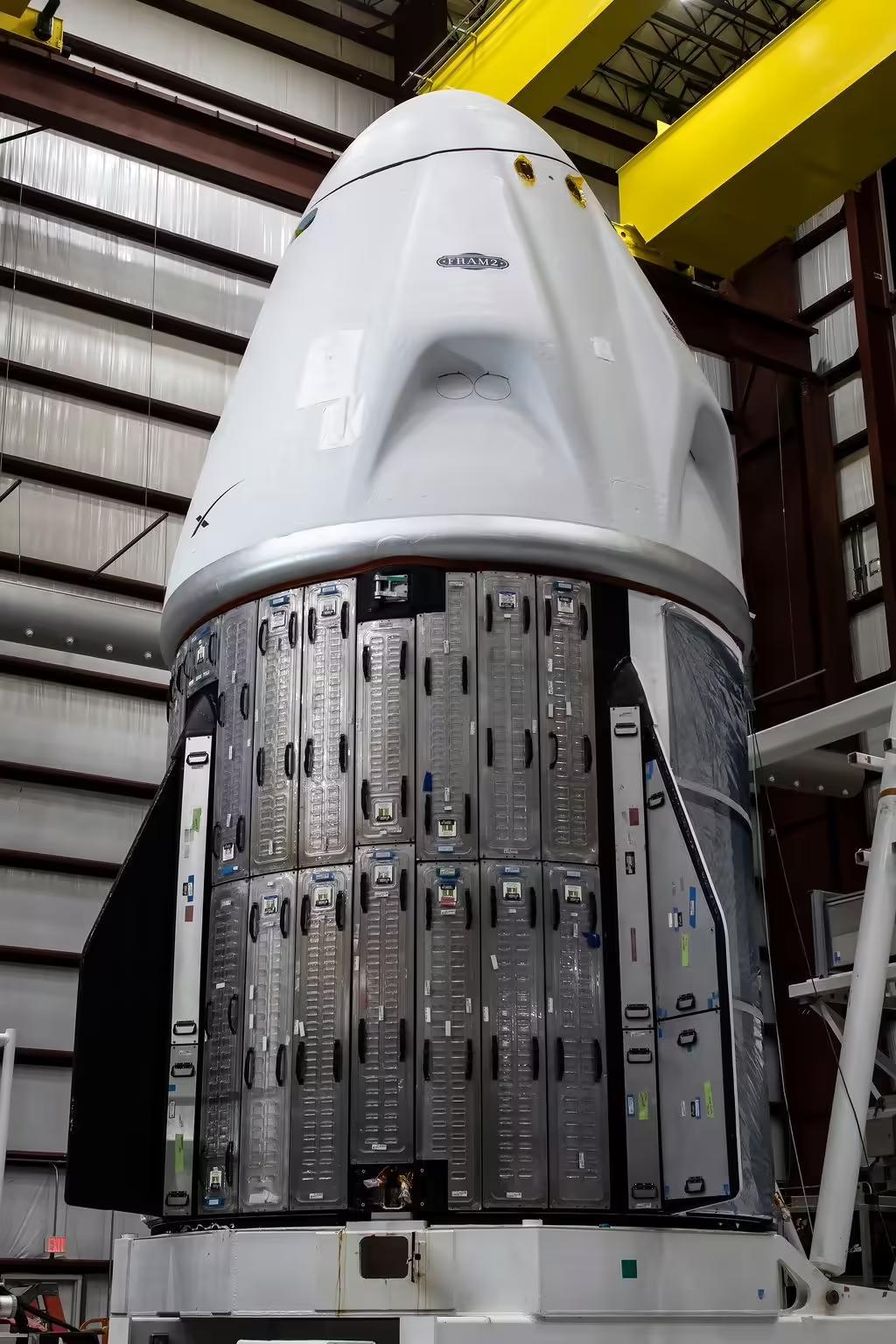 全球首次:SpaceX下周启动极地轨道载人飞行,载4人、开展22项实验