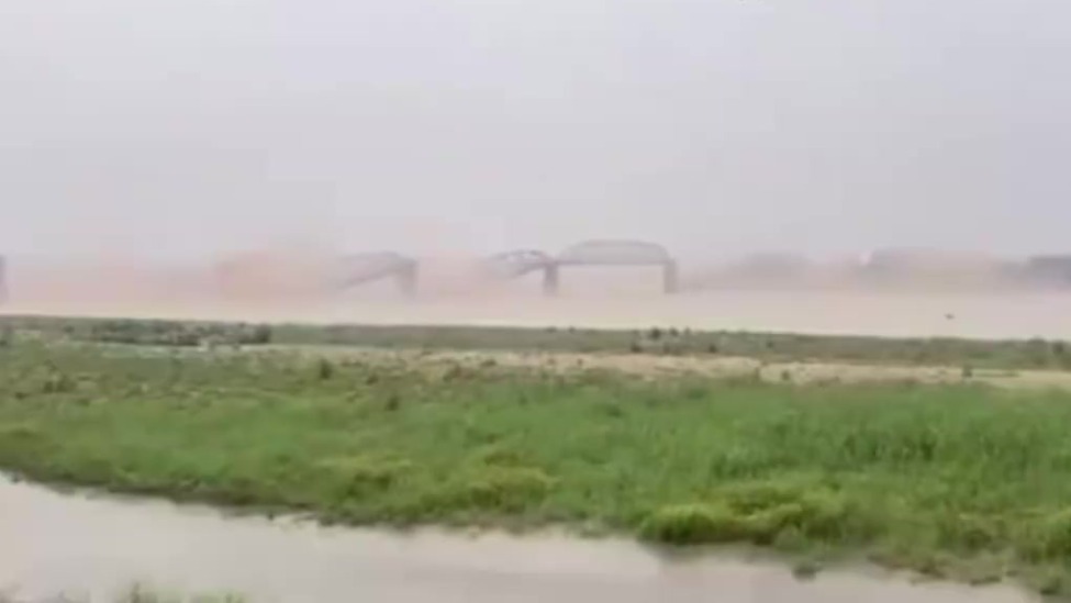 缅甸曼德勒地标性建筑物阿瓦大桥部分坍塌