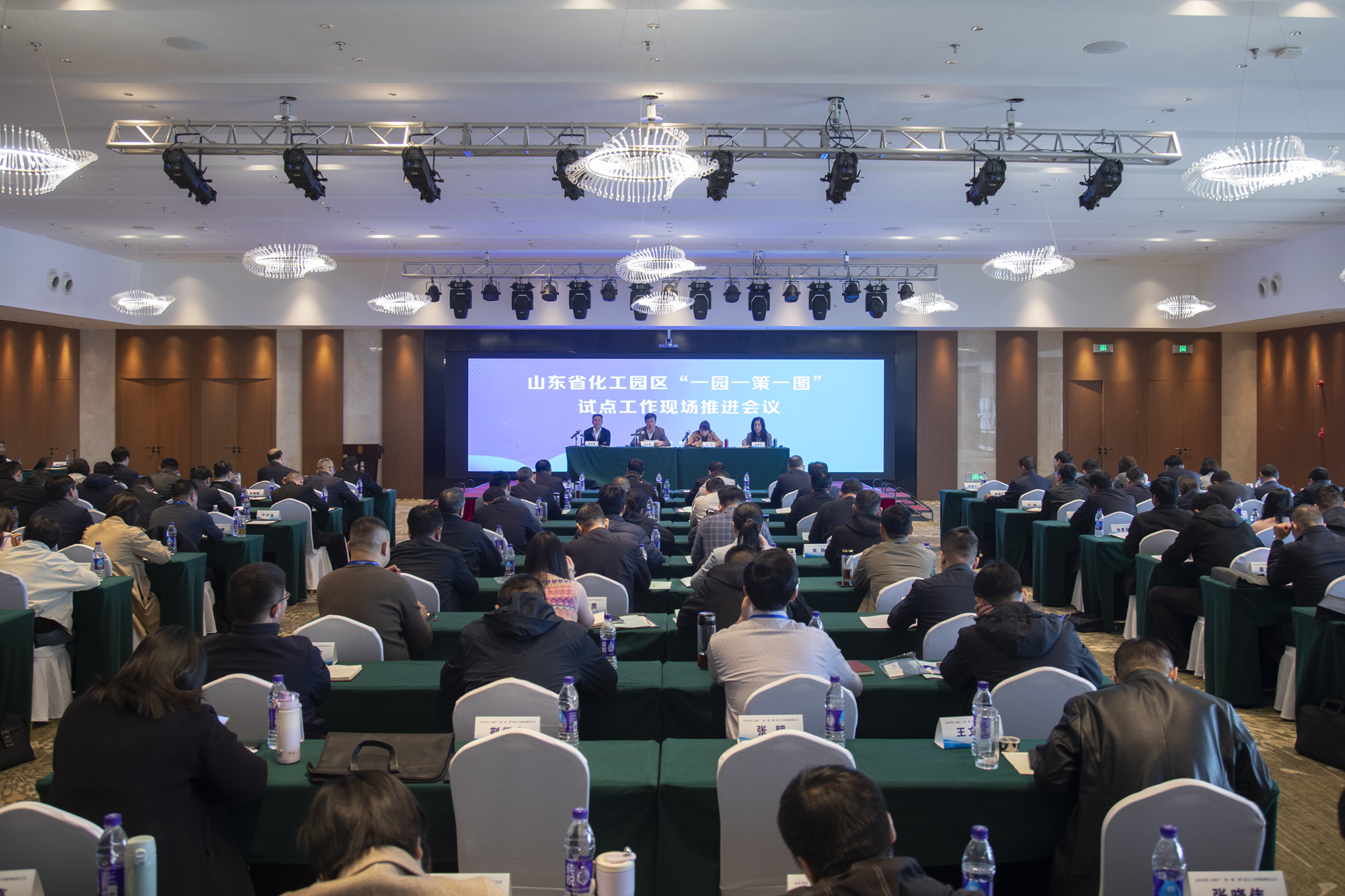 打造"污水零外溢"防控标杆 山东省化工园区“一园一策一图”试点工作现场推进会议在董家口举行