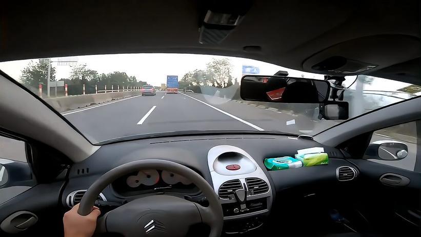 开电车小心！极具爆发力的零百加速！或引起轻微脑震荡？