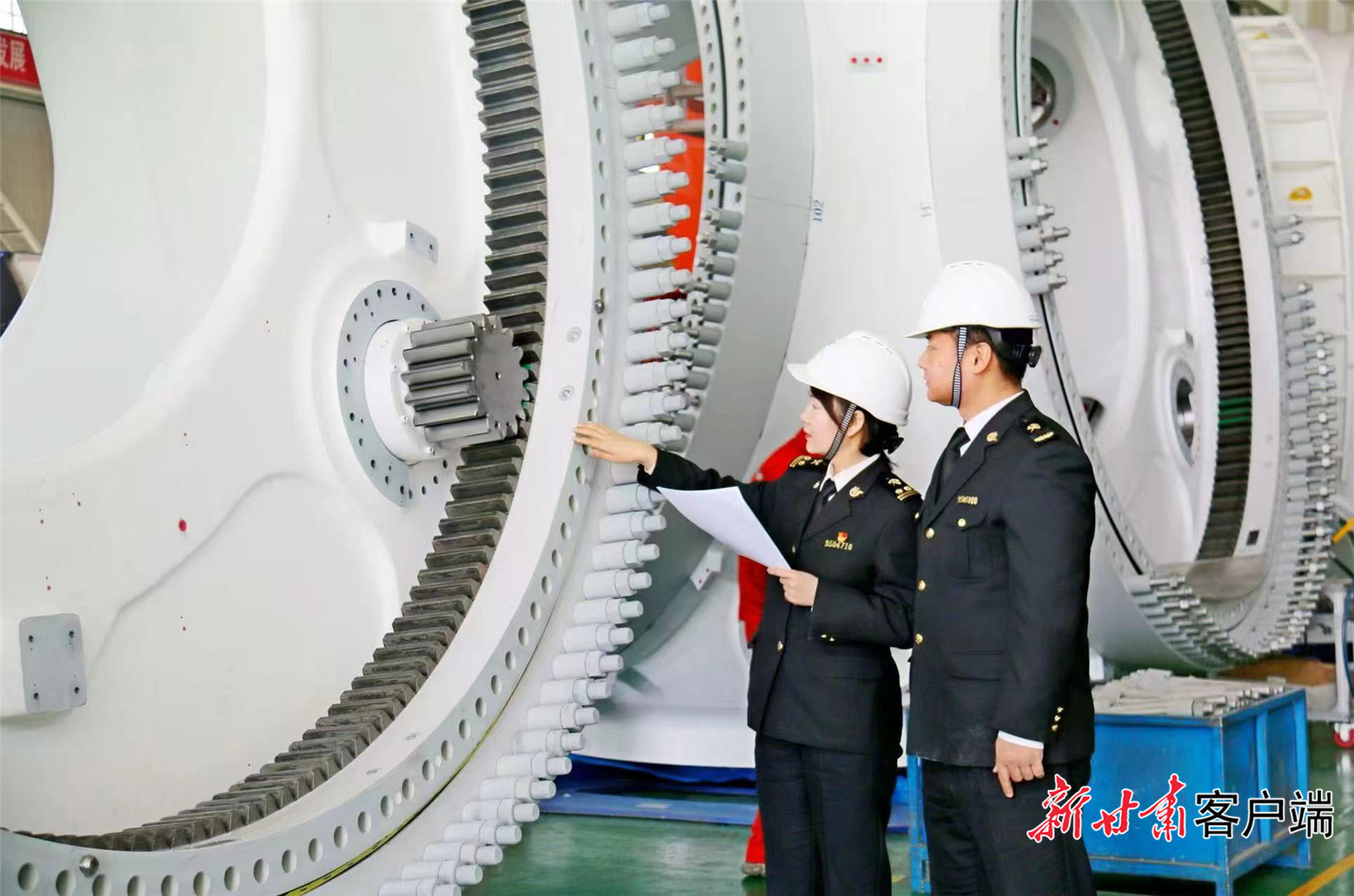 兰州海关所属酒泉海关对辖区新能源装备制造企业开展调研　兰州海关供图