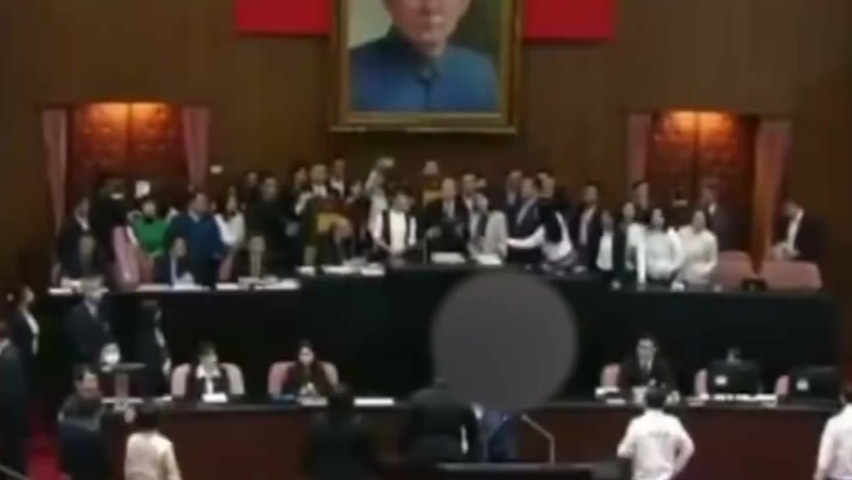 民进党民代恶意围堵韩国瑜，王鸿薇痛批：蓄意瘫痪议事