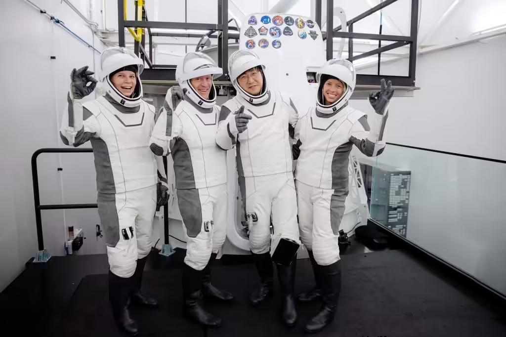 全球首次:SpaceX下周启动极地轨道载人飞行,载4人、开展22项实验