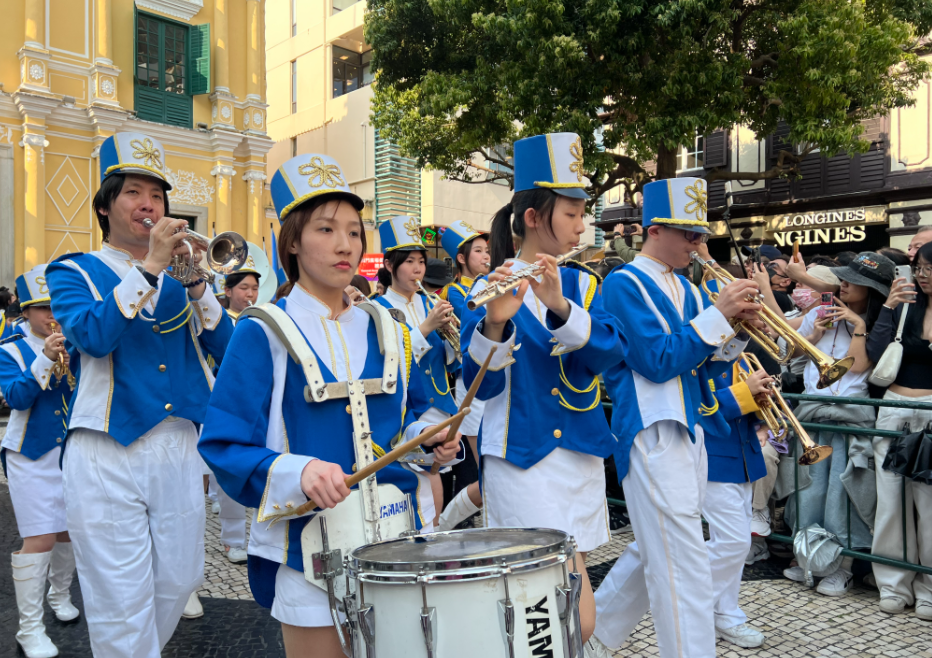 2025澳门国际幻彩大巡游开幕式启幕