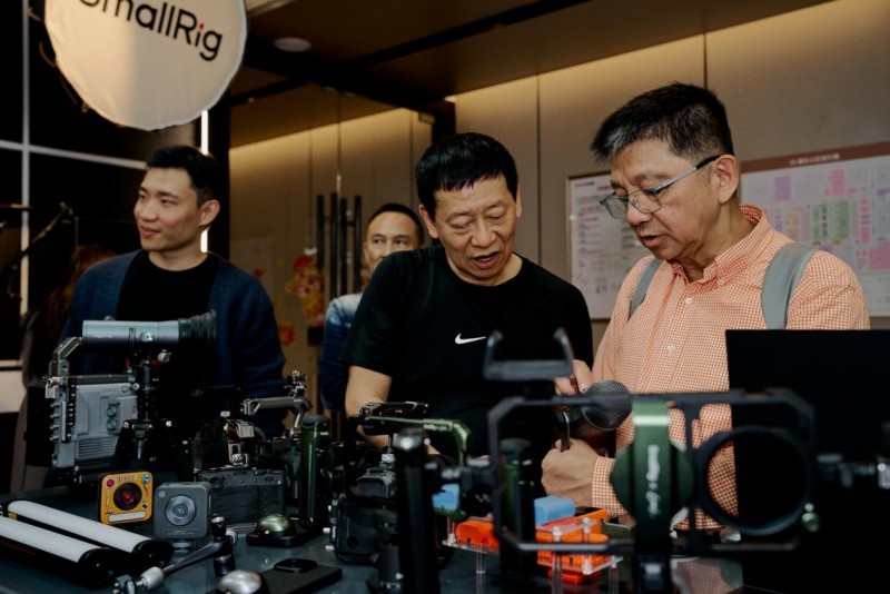 香港电影工业“北上” 寻求新突破 香港专业电影摄影师学会参访乐其创新SmallRig