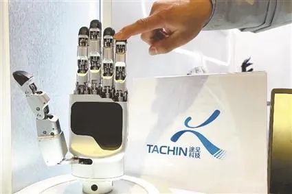 图为应用了途见科技电子皮肤的机器人灵巧手