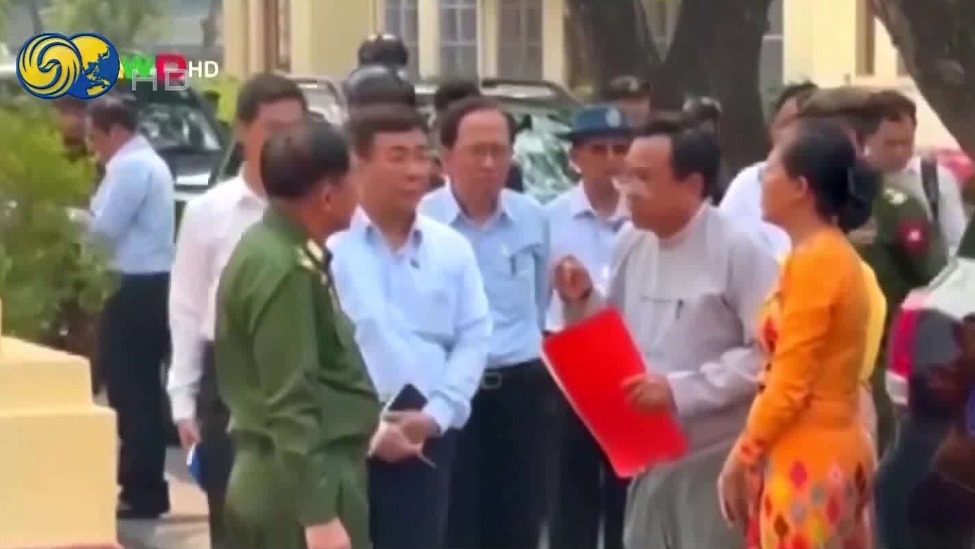缅甸领导人抵达曼德勒视察地震灾区