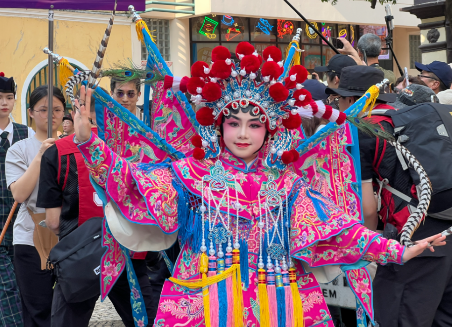 2025澳门国际幻彩大巡游开幕式启幕