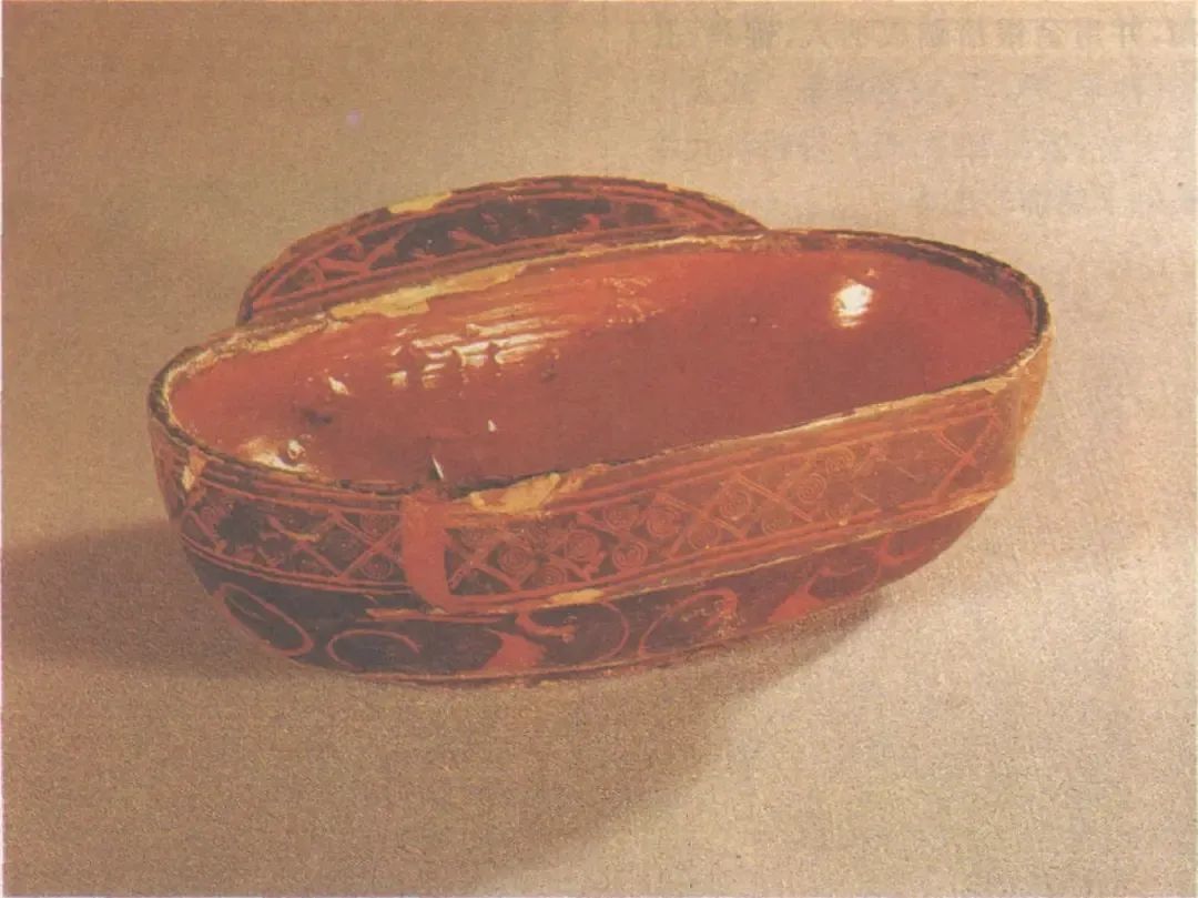 ▲彩绘夹纻胎漆耳杯