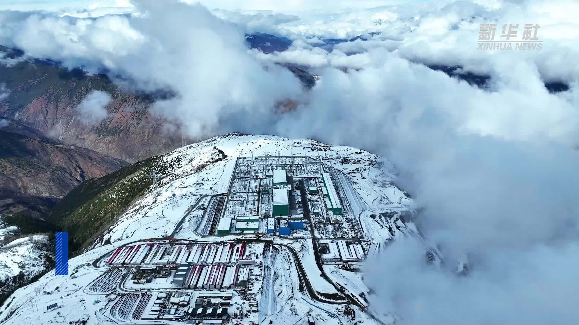 西藏芒康：雪境中的换流站