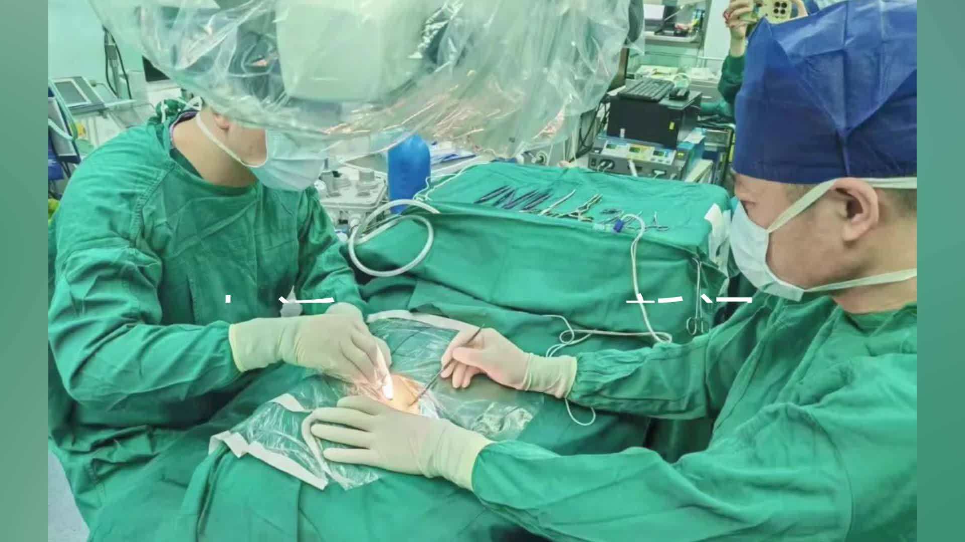 73岁爷爷患阿尔茨海默病，经过手术逐渐找回记忆，儿子：父亲眼睛里有光了