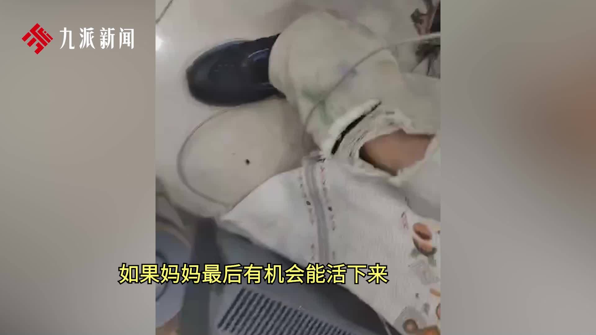 被外卖员拿AED救助的老人暂时脱离危险，家属哭着感谢：都因你及时的救助