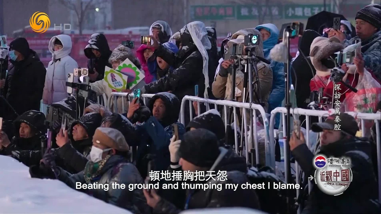 演出现场有大量自媒体人直播，演员：安万老师做到了“把秦腔往前推一步”