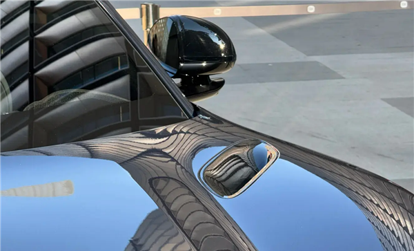 寓意“陆地战车、御风而行” 雷军:小米YU7读作“小米御7”