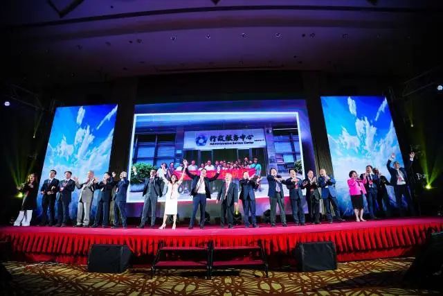 音乐情景剧生动展现联谊会成立三十年来,团结广大台商台胞在禅城从扎根创业到携手共赢的发展历程。