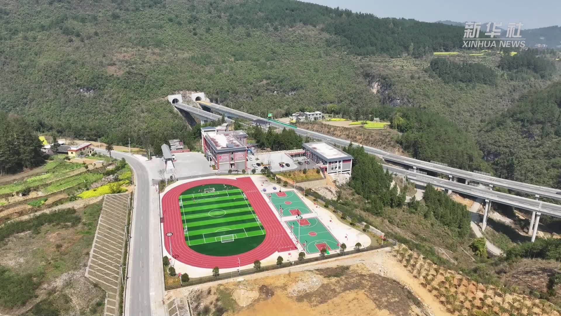 AI教室落地贵州省石阡县 助力山乡教育发展