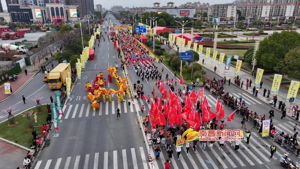2025南昌安义半程马拉松开跑（图）
