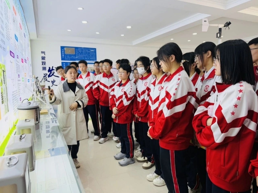 宁晋中学走进宁晋县气象局开展科学研学活动