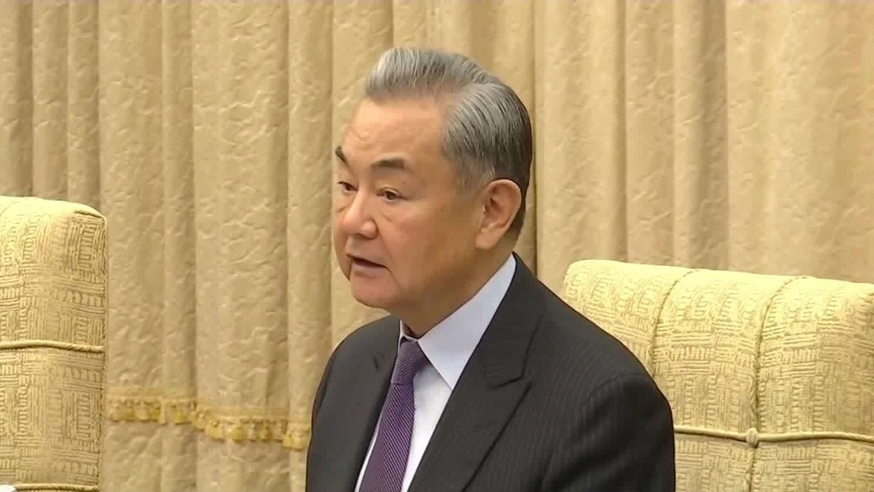 现场画面：王毅晤法国外长，强调坚持多边主义对话协作