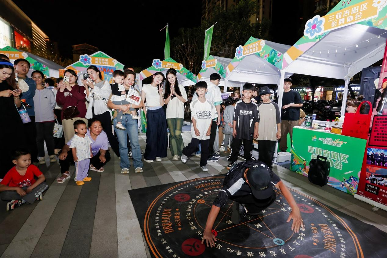 三亚青年发展型城市建设亮点频现|花YOUNG青年文化艺术季在吉阳区举办