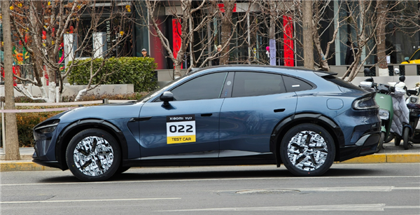 寓意“陆地战车、御风而行” 雷军:小米YU7读作“小米御7”