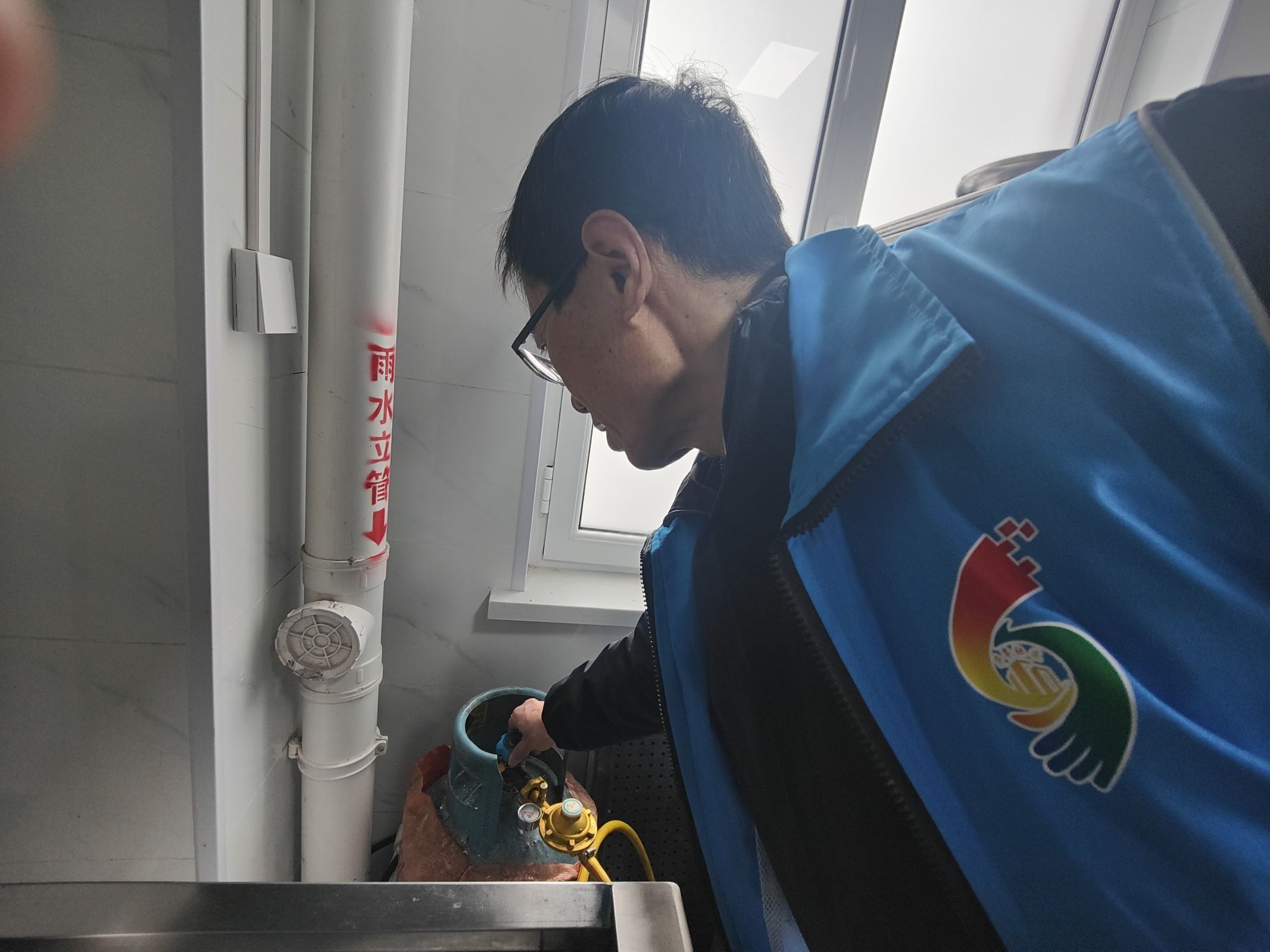 全覆盖+精细化　华亭上门问暖问需于民