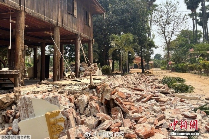 组图:缅甸首都多处建筑倒塌