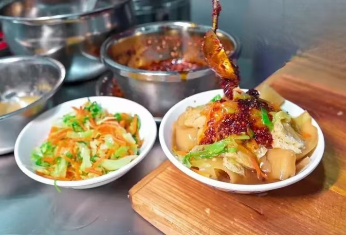 在民勤种树的志愿者们 别错过武威独特的风味