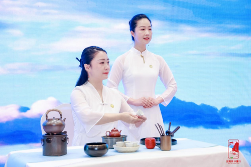 武夷山茶艺师协会带来的《大红袍茶艺表演》