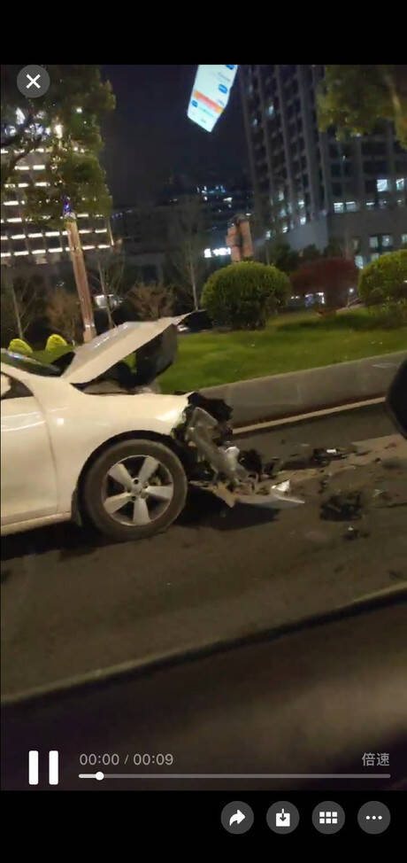 追尾小米YU7车辆(图源微博)