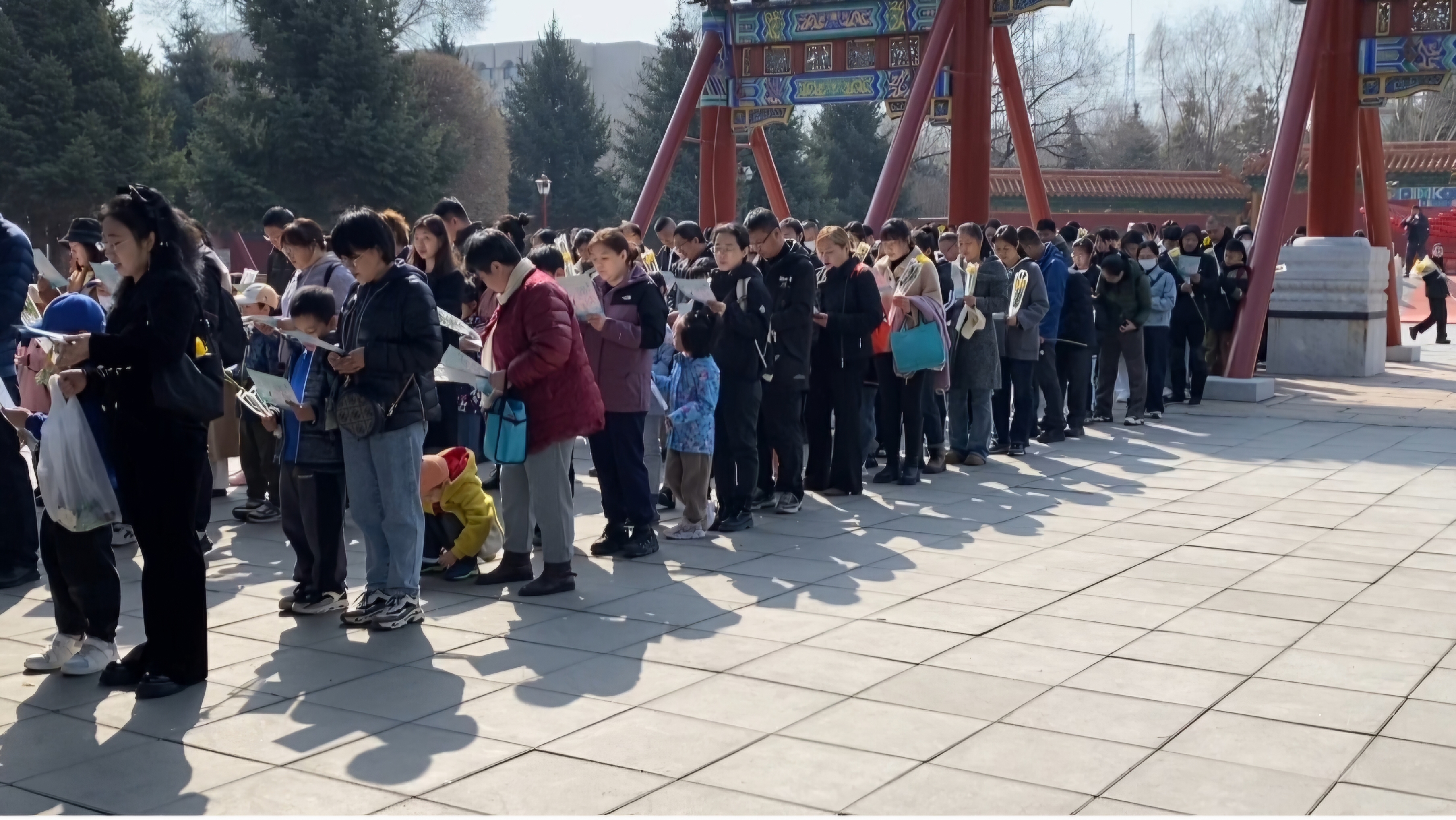 “清明诵读经典 传承文化”