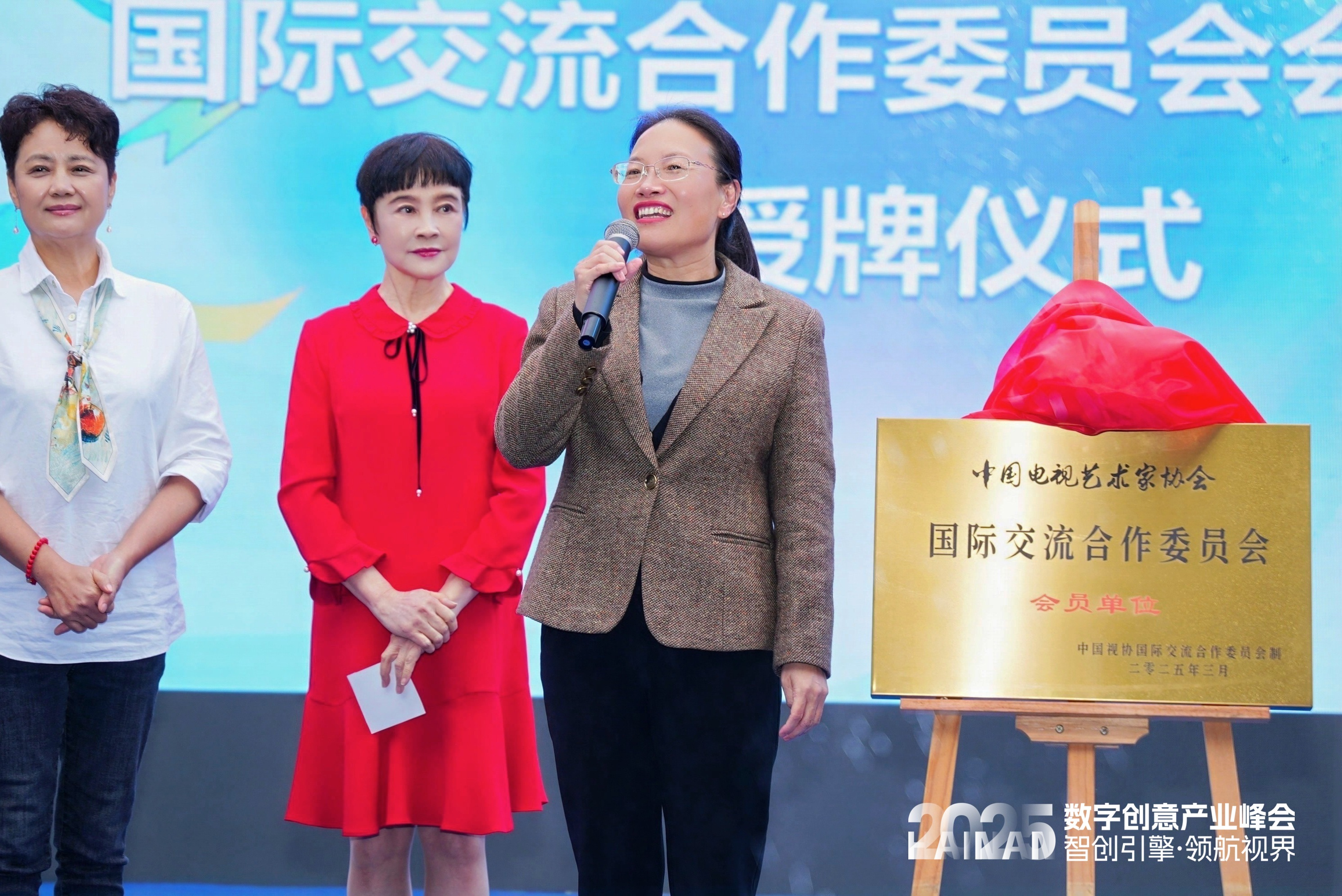 龙华动漫产业园奏响数字创意产业新乐章，多方协同奋进开新局