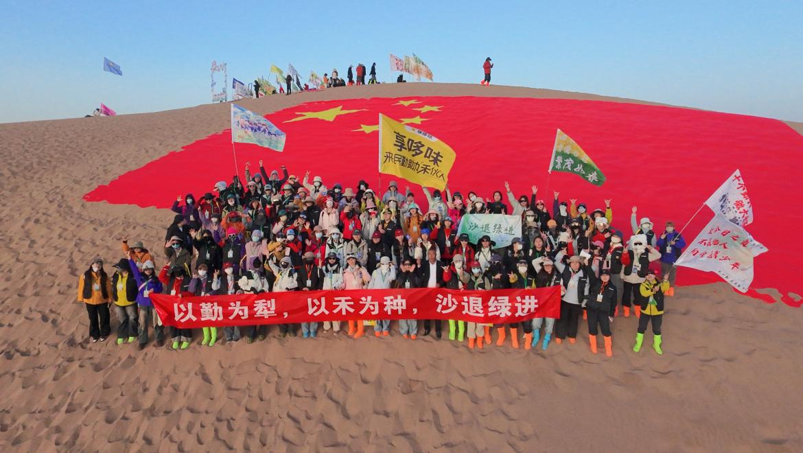 民勤县被腾格里沙漠和巴丹吉林沙漠包围示意图