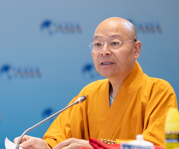 中国佛教协会副秘书长、浙江省佛教协会会长光泉法师发表主题演讲