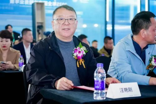 西宁市环境卫生行业协会会长汪艳刚