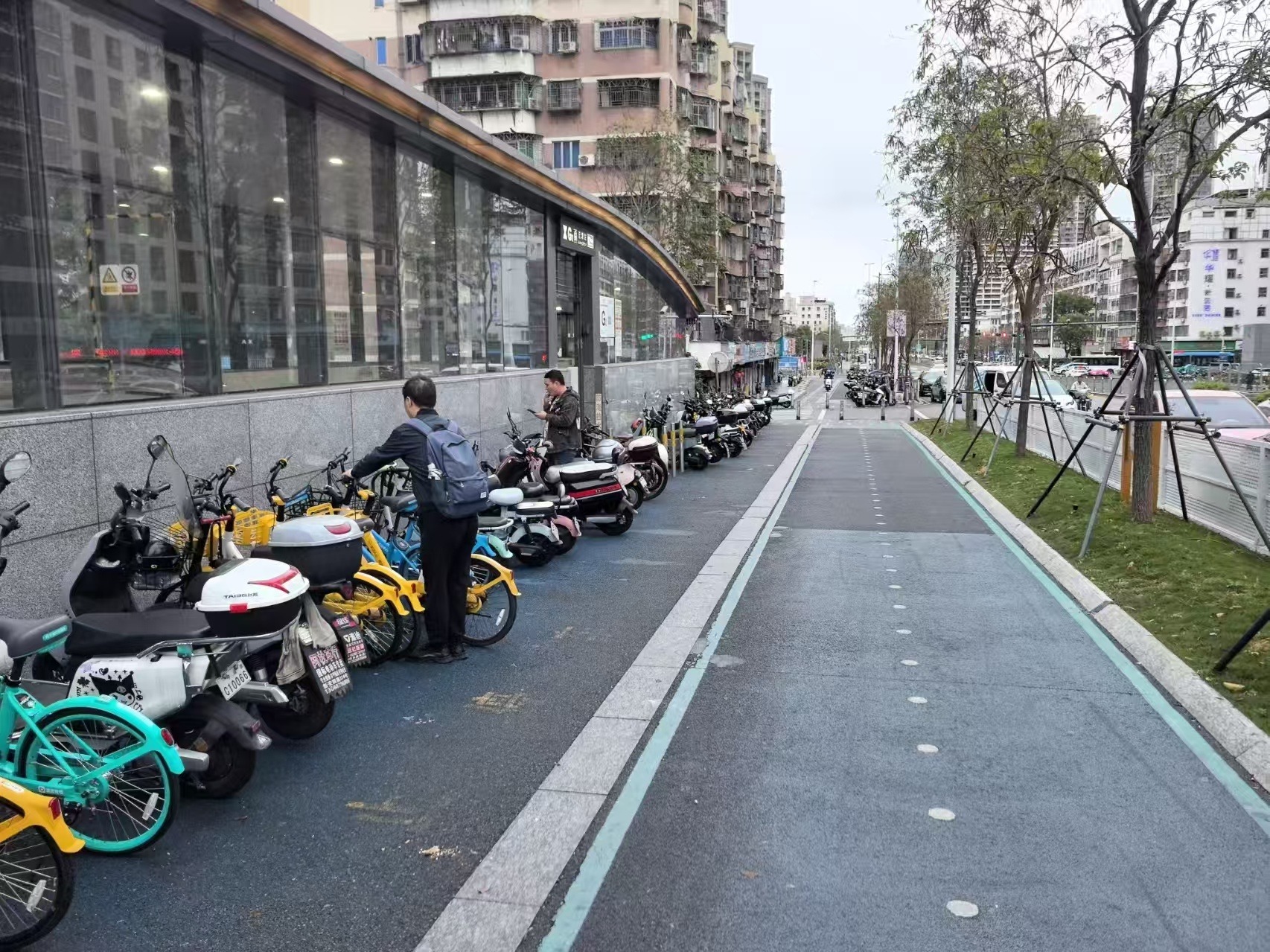 地铁站口“行路难”  西乡街道疏堵结合破困局