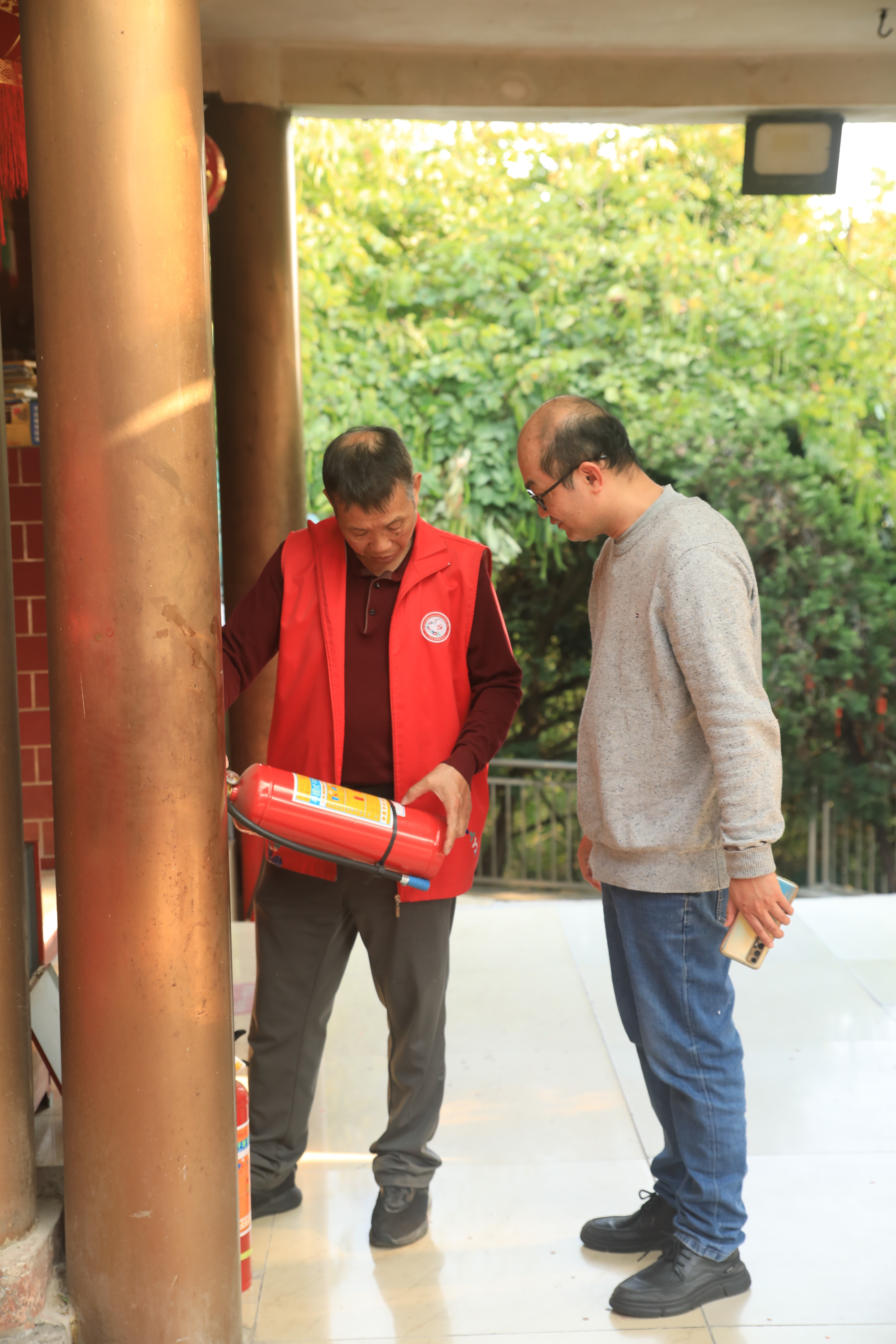 守护历史记忆 倡树文明新风——西乡街道共乐社区打造平安清明新风尚