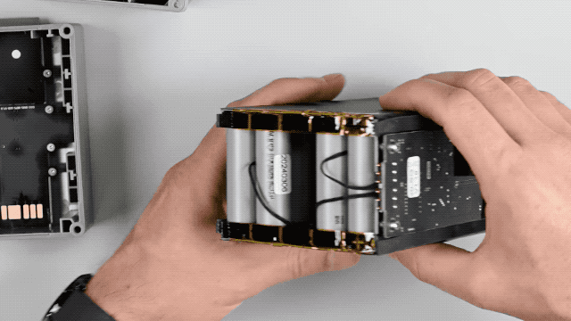 他们把宇树的网红机器狗“剥皮拆骨”,发现了它倒立行走的秘密