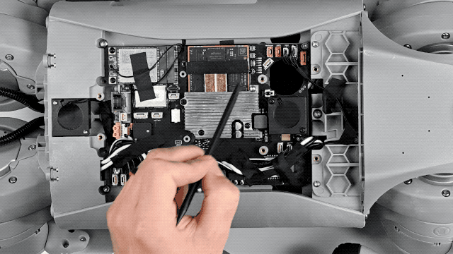 他们把宇树的网红机器狗“剥皮拆骨”,发现了它倒立行走的秘密