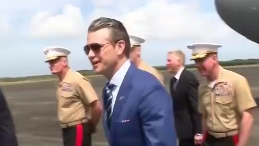 美民主党议员要求防长辞职：他会害死美军服役人员