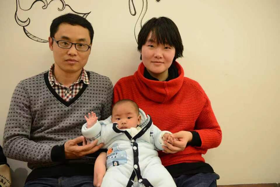 树儿爸妈和树儿小时候的合照