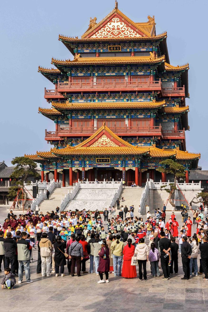 莒国古城举行集体诗朗诵活动，传承中华优秀传统文化。郑玉竹 摄